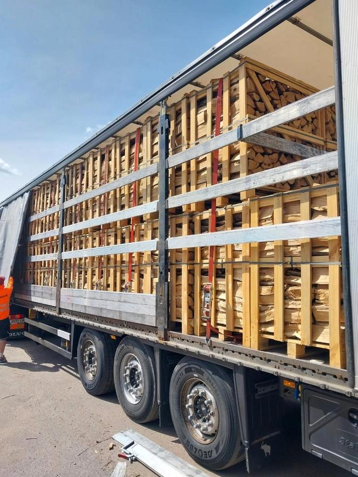 Vrachtwagen met 52 kratten (1kuub)eik,beuk,berk,haagbeuk,mix, Tuin en Terras, Haardhout, Minder dan 3 m³, Ophalen of Verzenden