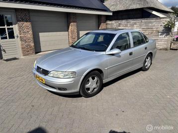 Opel Vectra 1.6-16V Pearl Automaat beschikbaar voor biedingen