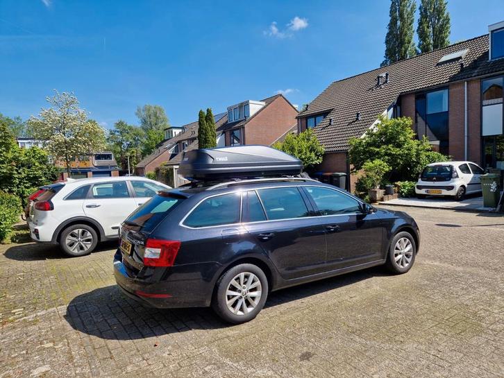 Dakkoffer te huur: Thule Touring M (200)+ Aguri dakdragers, Auto diversen, Dakkoffers, Zo goed als nieuw, Ophalen