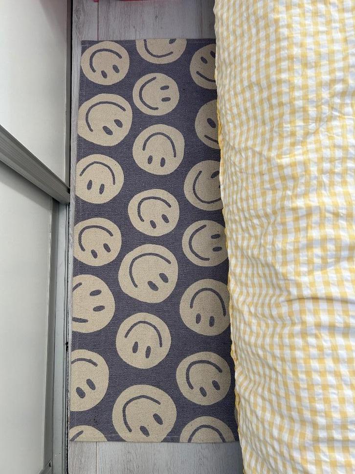 Lila smiley kleedje, Huis en Inrichting, Stoffering | Tapijten en Kleden, Zo goed als nieuw, 50 tot 100 cm, 100 tot 150 cm, Rechthoekig