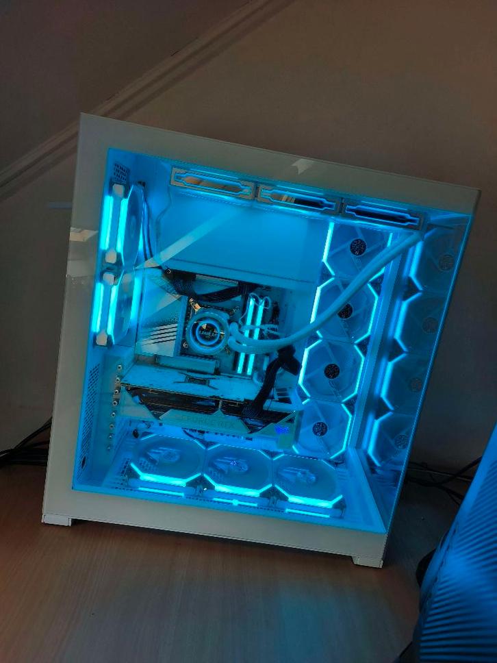 Gaming PC RTX 4070 Ti 64GB DDR5 i7-13700K, Computers en Software, Desktop Pc's, Zo goed als nieuw, 4 Ghz of meer, SSD, 64 GB of meer