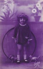 670A meisje met hoepel, speelgoeddiertjes, 1928, Ophalen of Verzenden, 1920 tot 1940, Gelopen, Kinderen