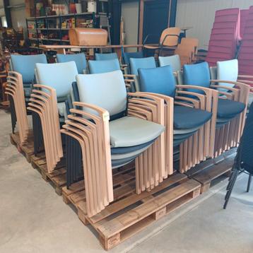 72 x  partij luxe stoelen vepa cosmo kantine kantoor stoelen beschikbaar voor biedingen