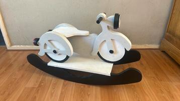 Hobbelpaard scooter beschikbaar voor biedingen