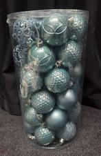 Kerstballen ijsblauw plastic, Diversen, Kerst, Ophalen of Verzenden, Zo goed als nieuw