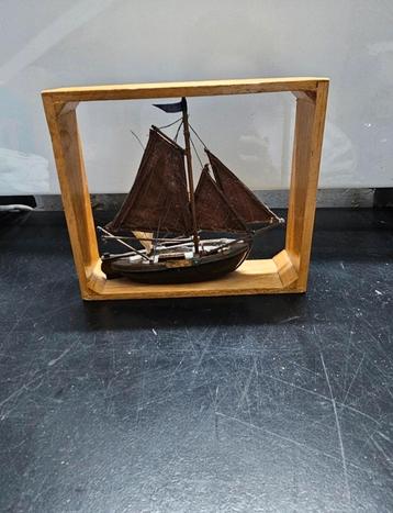 Vintage Bootje in Lijst beschikbaar voor biedingen