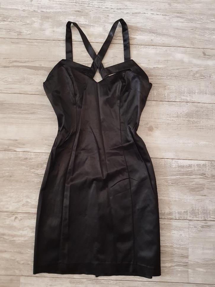 @ Zwarte jurk met gekruiste bandjes maat xs DEMI MOORE, Kleding | Dames, Jurken, Zo goed als nieuw, Maat 34 (XS) of kleiner, Zwart