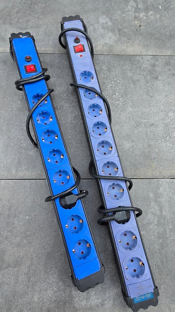 2x Schuko 8 en 10-voudige stekkerdoos adapter, Doe-het-zelf en Verbouw, Elektra en Kabels, Gebruikt, Overige typen, Ophalen of Verzenden