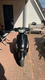 Zwarte Peugeot V clic, Fietsen en Brommers, Scooters | Peugeot, Ophalen, Gebruikt, Overige modellen, Maximaal 45 km/u