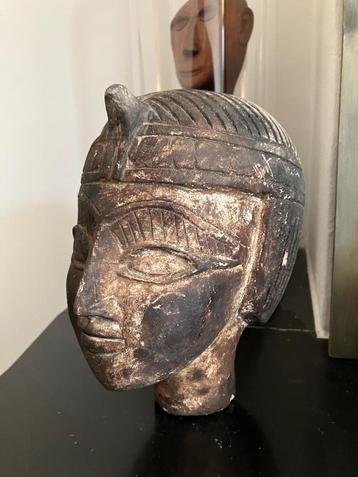 Oud stenen hoofd Egyptische prinses beschikbaar voor biedingen