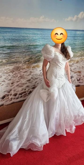 Moooe schuinopende trouwjurk beschikbaar voor biedingen