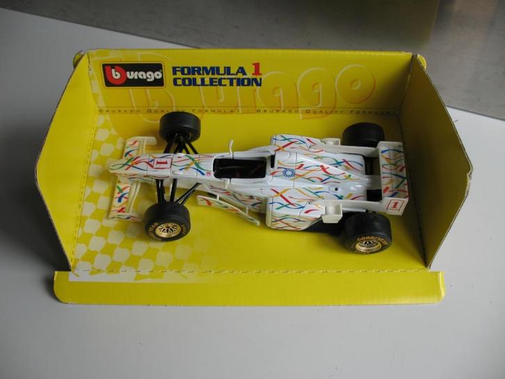 Bburago Bijoux Collection Formule 1 racewagen Nr. 1500 1:24, Hobby en Vrije tijd, Modelauto's | Overige schalen, Zo goed als nieuw