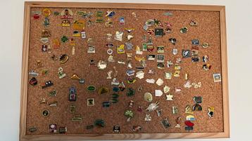 Grote verzameling vintage speldjes/pins product merken beschikbaar voor biedingen