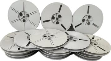 22 filmspoelen 8 mm 18 cm 120 m en enkele opbergdozen beschikbaar voor biedingen