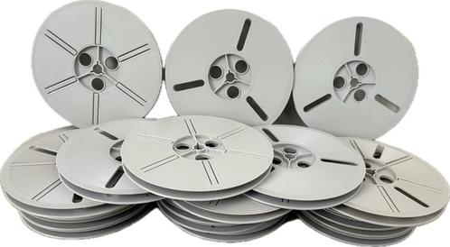 22 filmspoelen 8 mm 18 cm 120 m en enkele opbergdozen, Audio, Tv en Foto, Filmrollen, 8mm film, Ophalen of Verzenden