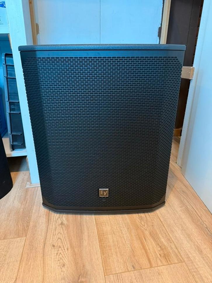 EV Electro-Voice ELX200-18SP actieve sub inclusief hoes, Audio, Tv en Foto, Luidsprekers, Zo goed als nieuw, Subwoofer, 120 watt of meer