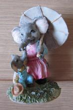 Beeldje moeder olifant met kindje onder parasol/ olifantjes, Verzamelen, Beelden en Beeldjes, Ophalen of Verzenden, Zo goed als nieuw