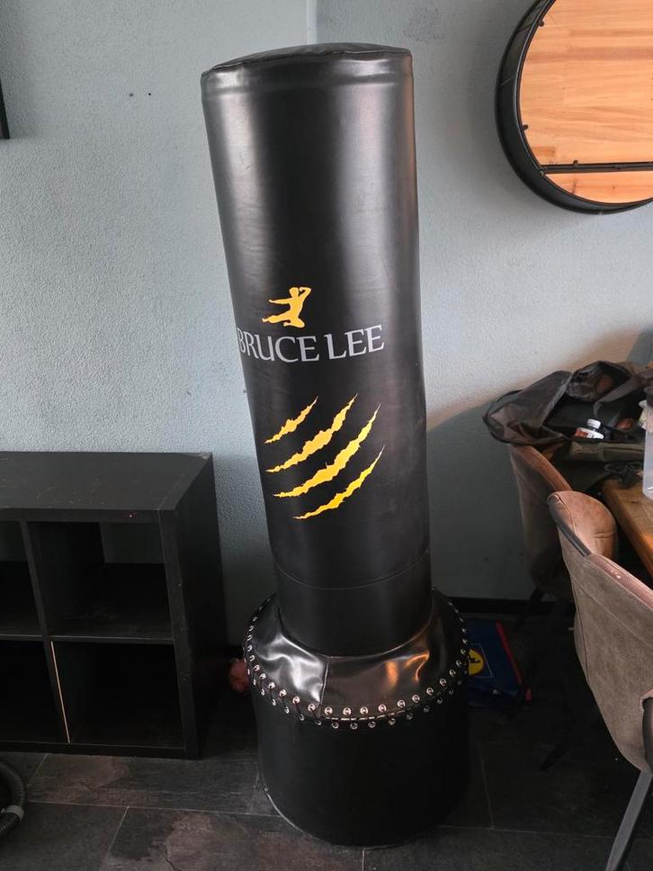 Bruce Lee Staande Bokszak - Perfect voor Training!, Sport en Fitness, Vechtsporten en Zelfverdediging, Gebruikt, Overige, Vechtsportmateriaal