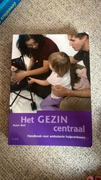 A. Bolt - Het gezin centraal, Boeken, Ophalen of Verzenden, Zo goed als nieuw, A. Bolt