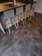 Set van 4 grijze barkrukken, Huis en Inrichting, Barkrukken, Met voetsteun, 60 tot 90 cm, Zo goed als nieuw, 4 krukken