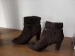 Nieuw bruine suede enkellaarsjes, mt 38, Bruin, Lage of Enkellaarzen, Nieuw, Ophalen of Verzenden