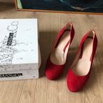 Max&Co rood suède pumps maat 36, Kleding | Dames, Schoenen, Ophalen of Verzenden, Zo goed als nieuw, Rood