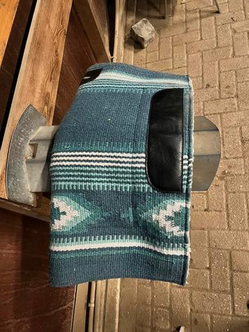 Stonedeek western pad blauw beschikbaar voor biedingen