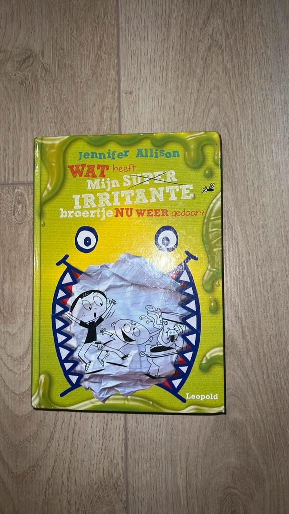 Wat heeft mijn superirritante broertje nu weer gedaan?, Boeken, Kinderboeken | Jeugd | onder 10 jaar, Zo goed als nieuw, Ophalen of Verzenden
