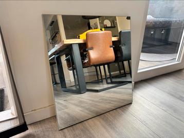 Badkamer spiegel 60x65cm beschikbaar voor biedingen