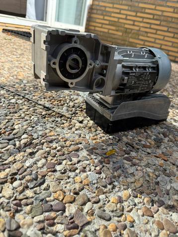 LENZE G50AB045MHAR2C GEAR MOTOR RATIO: 15.111, 3-Mot EN60034 beschikbaar voor biedingen