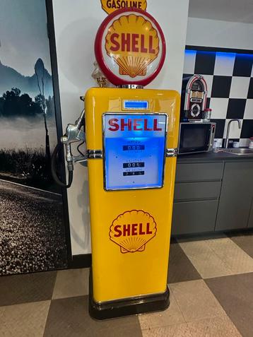 Gerestaureerde Retro USA Shell Benzinepomp beschikbaar voor biedingen