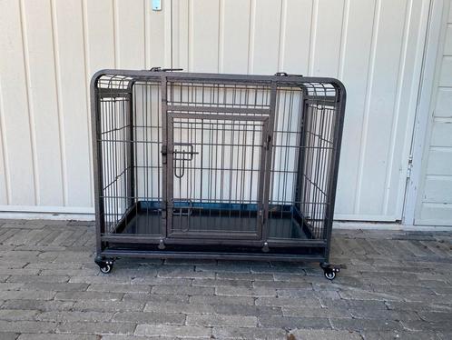 Mooie en stevige bench, een deur en van boven een klep deur, Dieren en Toebehoren, Hondenhokken, Zo goed als nieuw, Minder dan 65 cm