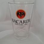BACARDI glas (zwarte logo), Verzamelen, Glas en Borrelglaasjes, Ophalen of Verzenden, Borrel- of Shotglas, Zo goed als nieuw