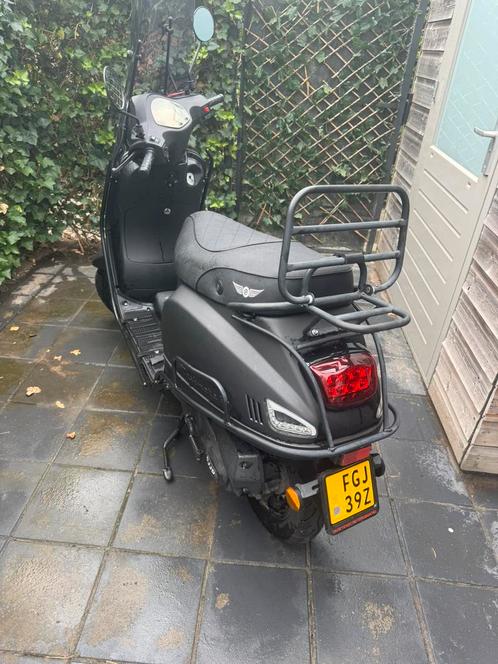 Zwarte DJJD Scooter Cashmere 2021, Fietsen en Brommers, Snorfietsen en Snorscooters, Zo goed als nieuw, Overige merken, Benzine