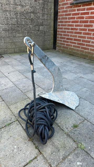 Boot anker beschikbaar voor biedingen