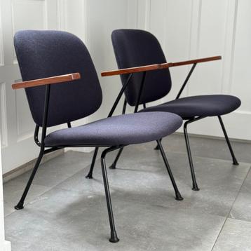Gerestaureerde Van der Sluis fauteuils vintage Dutch design beschikbaar voor biedingen