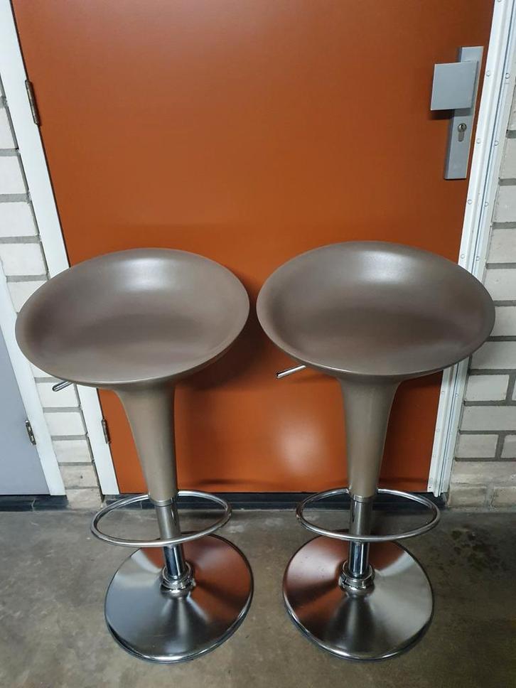 4 BOMBO barkrukken van MAGIS (taupebruin/maronne), Huis en Inrichting, Barkrukken, Zo goed als nieuw, 60 tot 90 cm, Kunststof