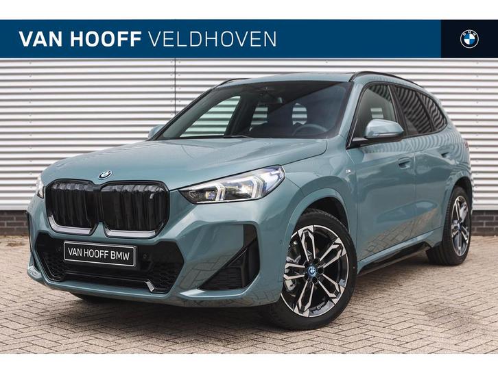 BMW iX1 eDrive20 M Sport / Panoramadak / Sportstoelen / Acht, Auto's, BMW, Bedrijf, Te koop, iX1, Achteruitrijcamera, Alarm, Bochtverlichting