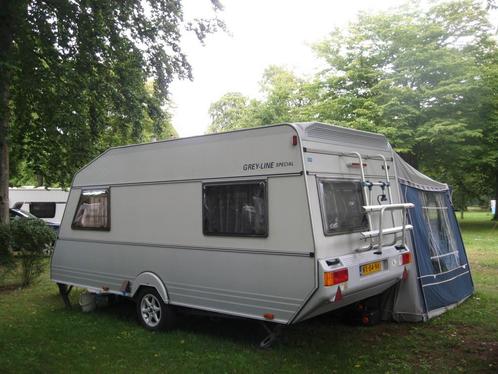 Kip Greyline 47g met zonnepaneel en mover, Caravans en Kamperen, Caravans, Particulier, tot en met 4, Rondzit, Kip, 2 aparte bedden