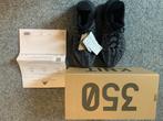 Yeezy 350 V2 cmpact, Zwart, Nieuw, Ophalen of Verzenden, Sneakers of Gympen