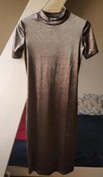 Zara Trafaluc Velvet Jurk Maat S, Kleding | Dames, Jurken, Bruin, Zo goed als nieuw, Knielengte, Maat 36 (S)
