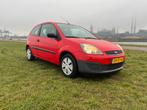 Ford Fiësta 1.3 8V 3DR 2007 Rood, Auto's, Ford, 1299 cc, 40 €/maand, 4 cilinders, Origineel Nederlands