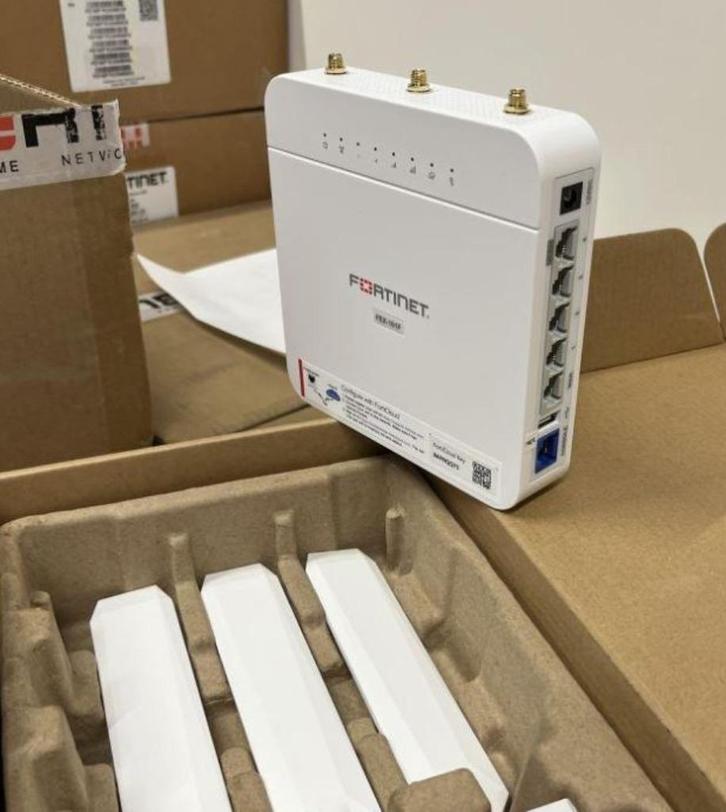 Fortinet WAN-routers NIEUW, Computers en Software, Routers en Modems, Nieuw, Ophalen of Verzenden