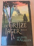 John Flanagan - Het duel bij Araluen - deel 14, Boeken, John Flanagan, Ophalen of Verzenden, Zo goed als nieuw