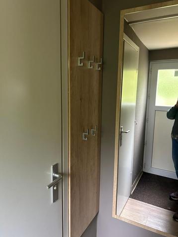 Houten Muurkapstok met Aluminium Haken beschikbaar voor biedingen