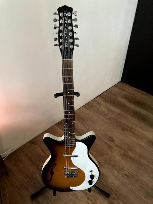 Danelectro '59 12 string, Muziek en Instrumenten, Snaarinstrumenten | Gitaren | Elektrisch, Zo goed als nieuw, Semi-solid body
