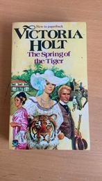 The spring of the tiger - Victoria Holt, Boeken, Ophalen of Verzenden, Zo goed als nieuw