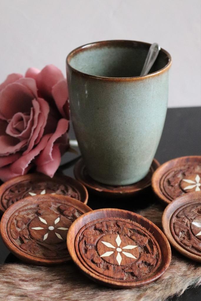 6 landelijke teakhouten onderzetters, Antiek en Kunst, Curiosa en Brocante, Ophalen of Verzenden