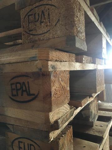 Partij Pallets Euro pallets houtvezel pallets beschikbaar voor biedingen