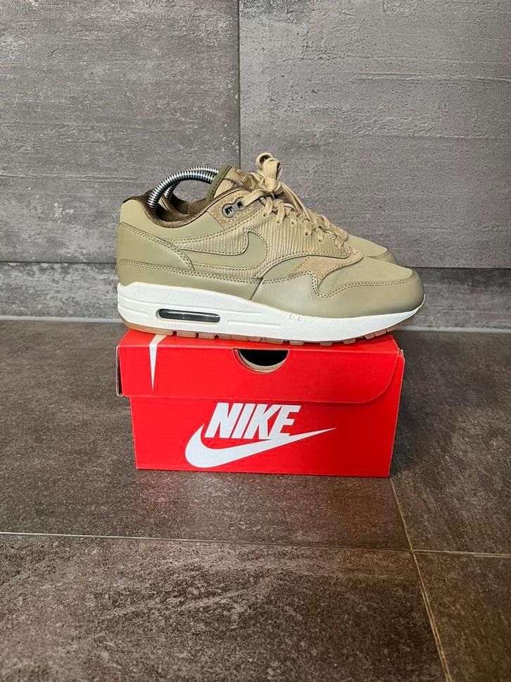 Nike Air Max 1 Premium Neutral Medium Olive | Maat 36.5, Kleding | Dames, Schoenen, Zo goed als nieuw, Sneakers of Gympen, Groen